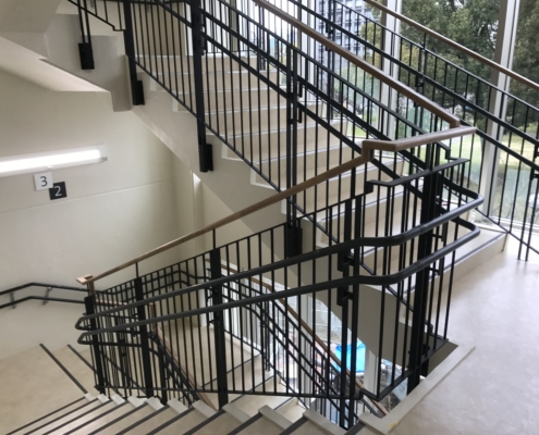 熊本市中央公民館 階段手摺